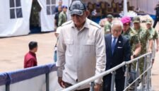 Menhan Sjafrie Sjamsoeddin tiba di kapal JS Kunisaki yang bersandar di Pelabuhan Internasional Kijing, Mempawah